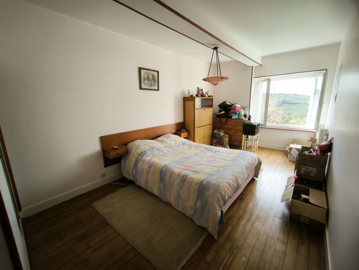 Detached House with Barn, Private Garden and Open View