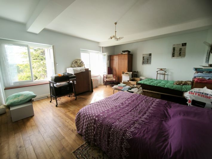 Detached House with Barn, Private Garden and Open View