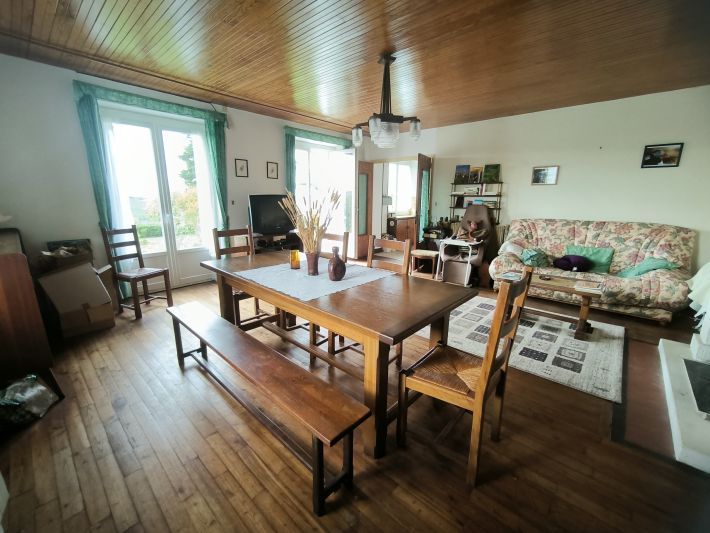 Detached House with Barn, Private Garden and Open View