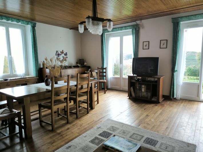 Detached House with Barn, Private Garden and Open View