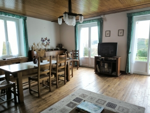 Detached House with Barn, Private Garden and Open View