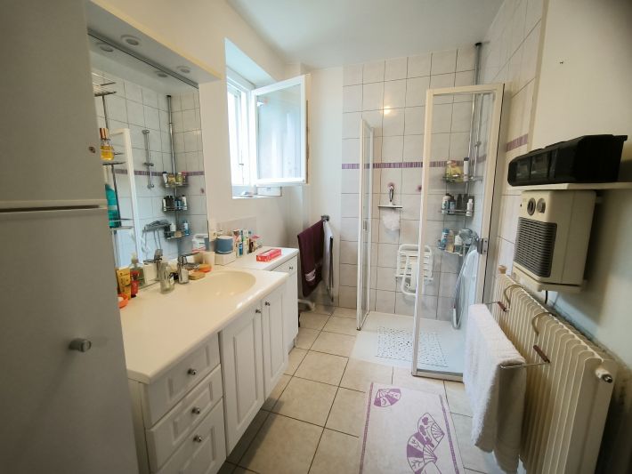 Detached House with Barn, Private Garden and Open View