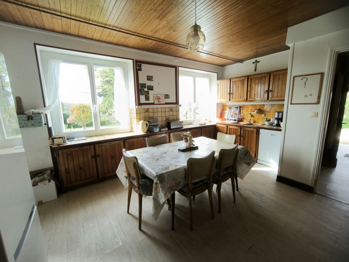 Detached House with Barn, Private Garden and Open View