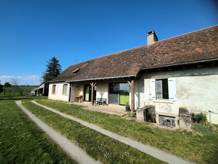 Farmhouse with Outbuildings and 20 Hectares of Land