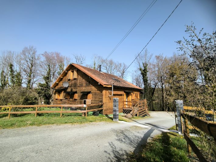 Detached Loft Style House with Cathedral Ceiling