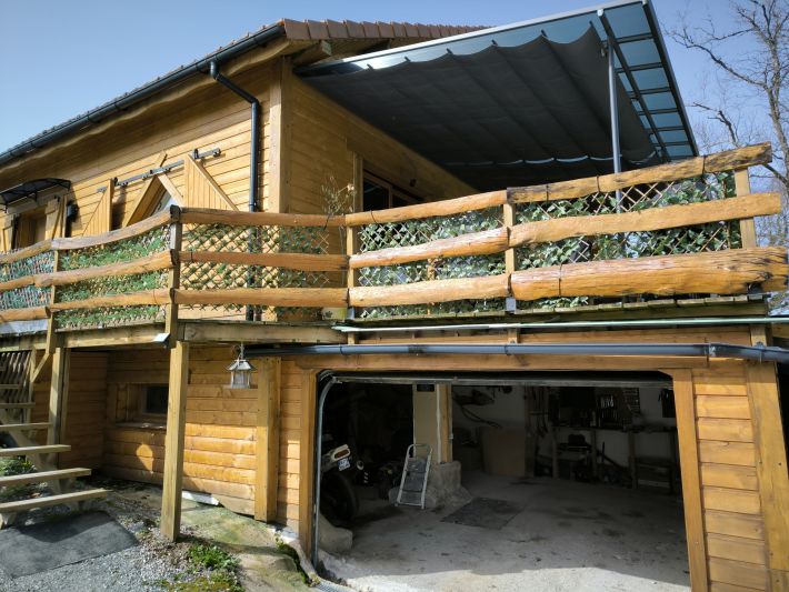 Detached Loft Style House with Cathedral Ceiling