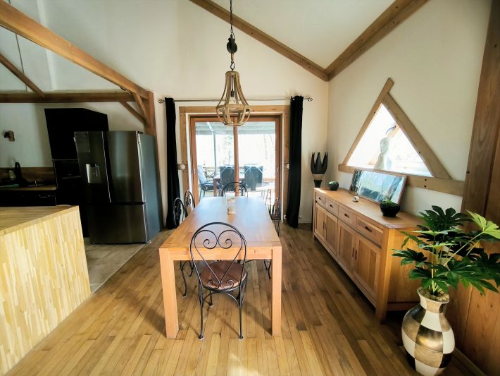 Detached Loft Style House with Cathedral Ceiling