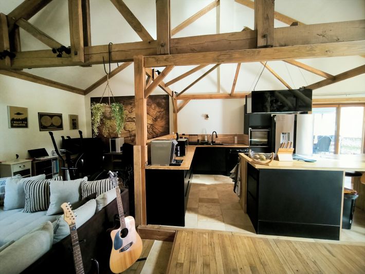 Detached Loft Style House with Cathedral Ceiling