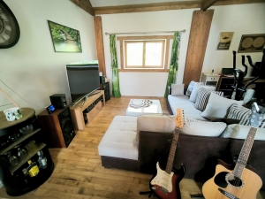 Detached Loft Style House with Cathedral Ceiling