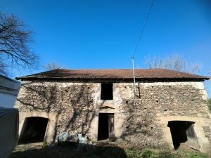 Farmhouse and Two Barns on One Hectare of Land