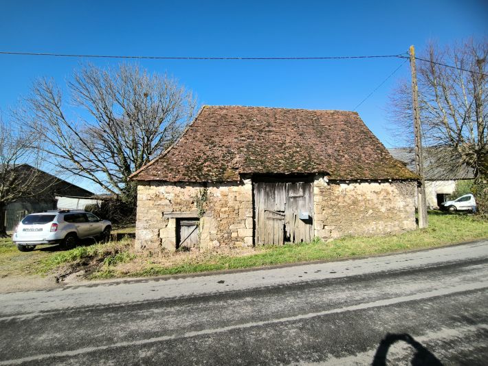 Farmhouse and Two Barns on One Hectare of Land