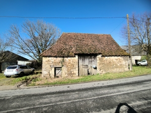 Farmhouse and Two Barns on One Hectare of Land