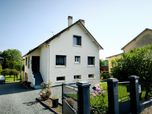 Detached House With Landscaped Garden