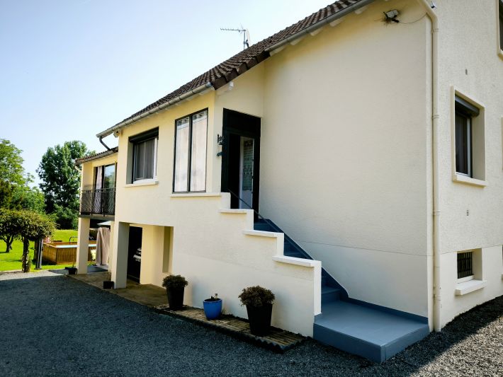 Detached House With Landscaped Garden