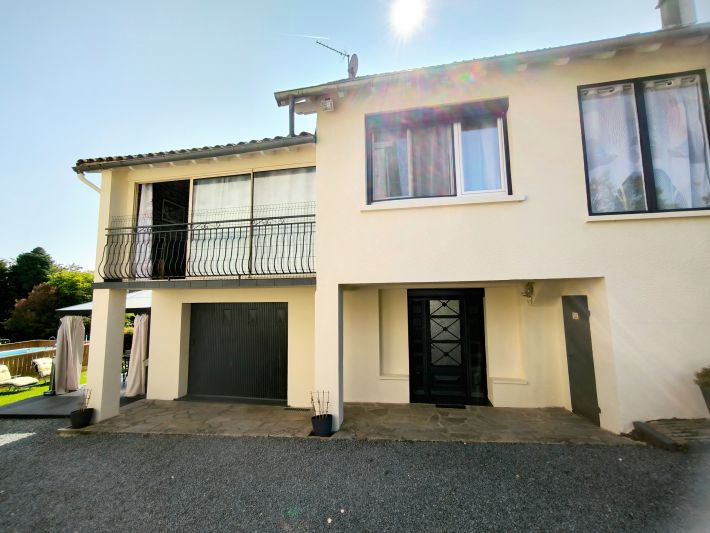 Detached House With Landscaped Garden