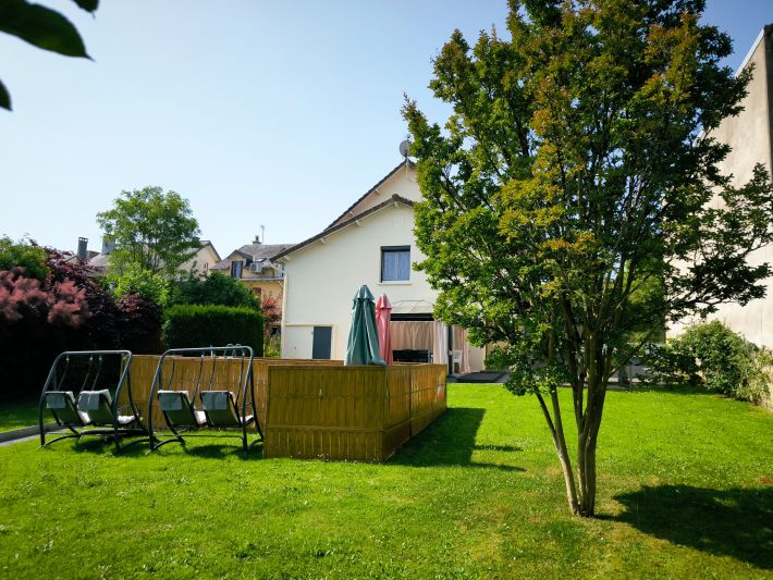 Detached House With Landscaped Garden