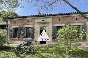 Detached Villa with Swimming Pool