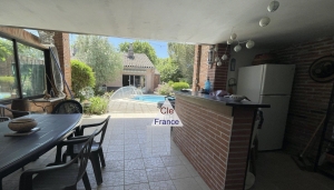 Detached Villa with Swimming Pool