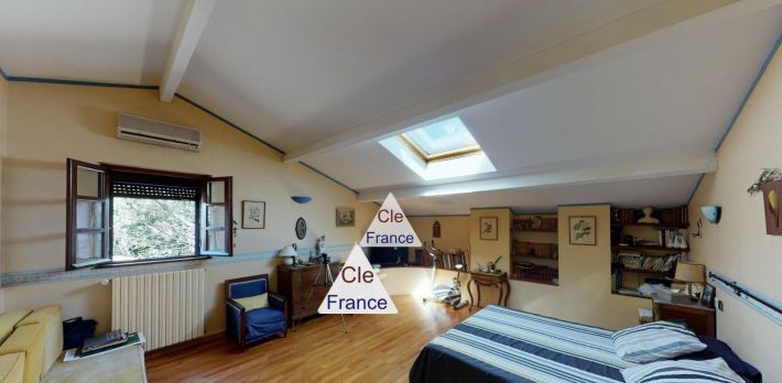 Detached Villa with Swimming Pool