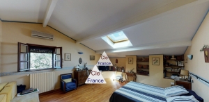 Detached Villa with Swimming Pool
