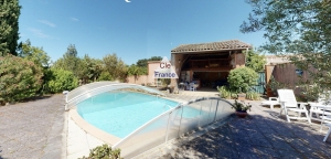 Detached Villa with Swimming Pool