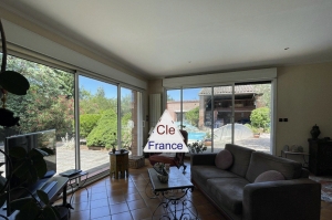 Detached Villa with Swimming Pool