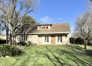 Detached House with Lovely Mature Garden