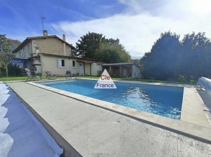 Detached Villa with Pool and Vineyard Views
