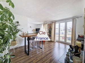 Apartment in Lovely Building, Great Location