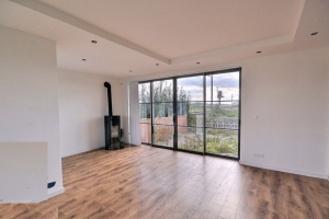 Fully Renovated Detached House with Garden