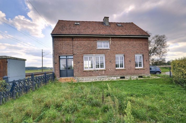 Main Photo of a 2 bedroom  House for sale