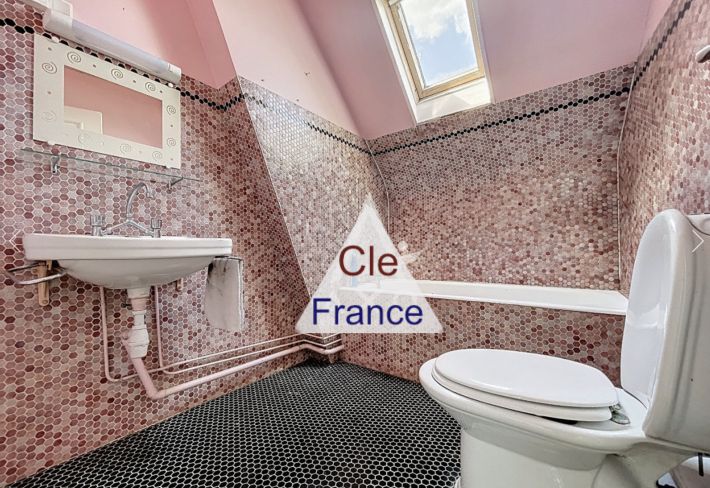 Detached House to Improve with Garden