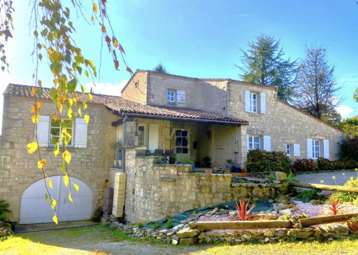 Main Photo of a 4 bedroom  Country House for sale