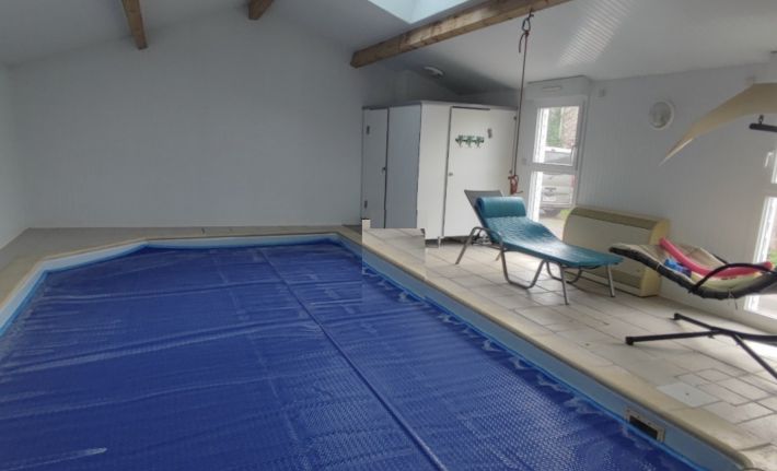 Nice House with Indoor Swimming Pool