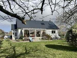 Detached House with Garden by the Coast