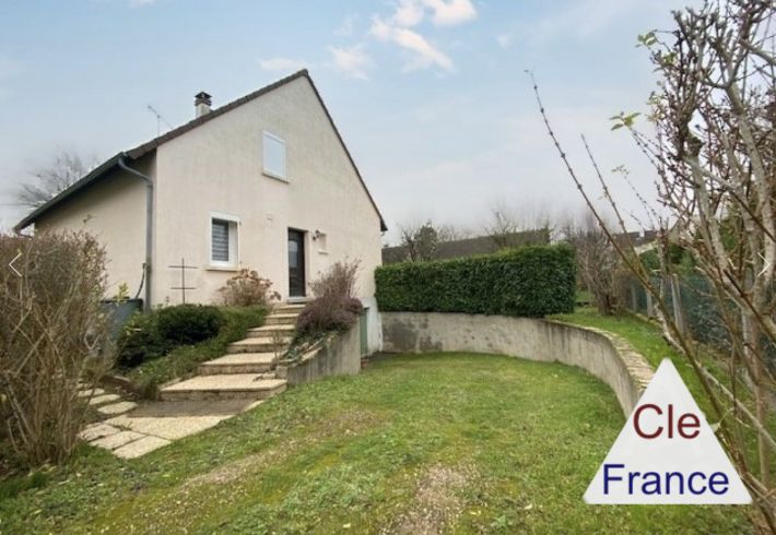 Main Photo of a 4 bedroom  House for sale