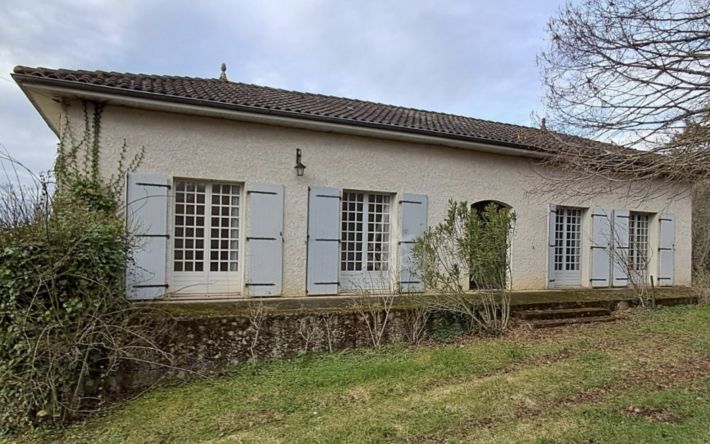 Main Photo of a 3 bedroom  House for sale