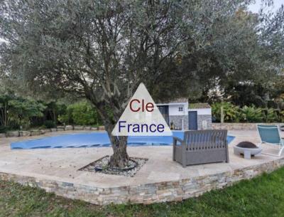 Detached Villa with Swimming Pool