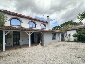 Beautiful House with Outbuilding and Garden