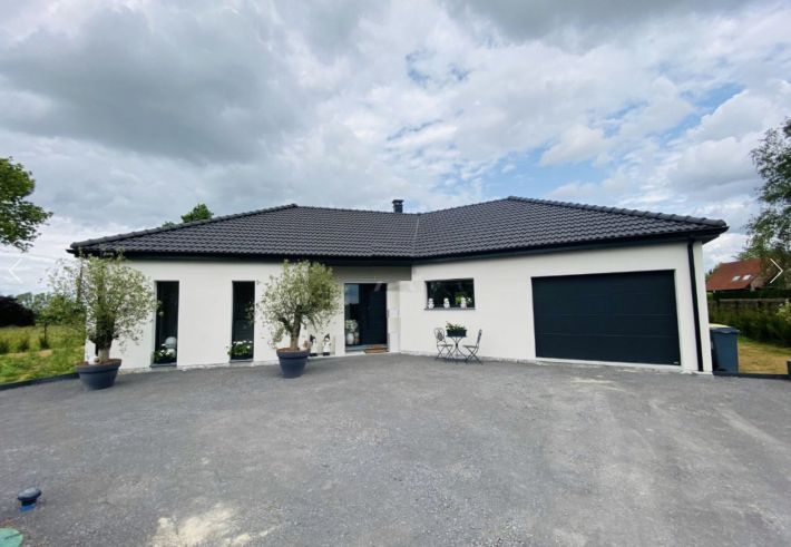 Main Photo of a 3 bedroom  House for sale