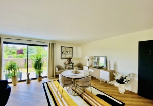 Detached House with Pool, not Overlooked