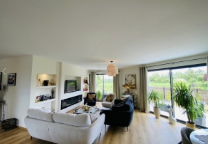 Detached House with Pool, not Overlooked