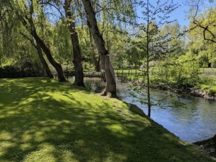 Elegant Manor House with Contemporary Extension