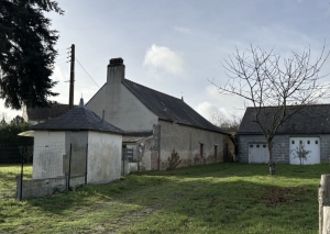 Detached Country House with Direct Access to River