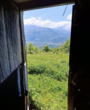 Detached Barn with Breathtaking View of the Valley