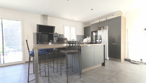 Detached House with Swimming Pool