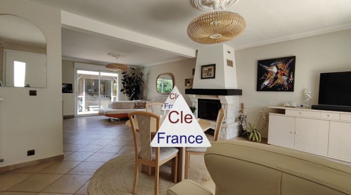 Beautiful Family Home with Swimming Pool