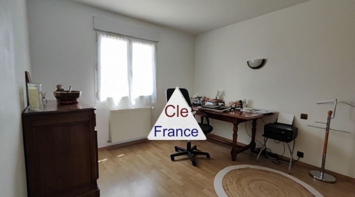 Beautiful Family Home with Swimming Pool