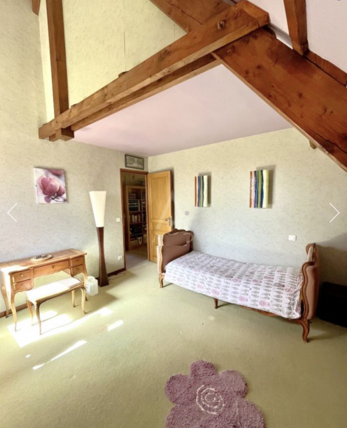 Detached Country House with Landscaped Garden