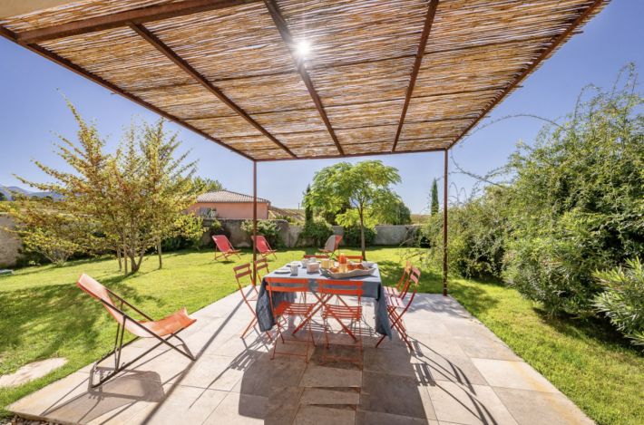 Splendid Former Farmhouse with Guest Gites, Cottages